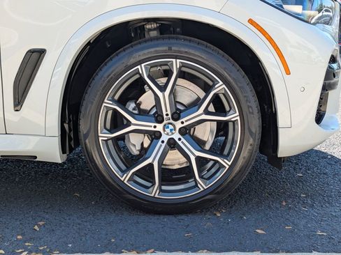 Used 2022 BMW X5 xDrive40i w/ M Sport Package image 11