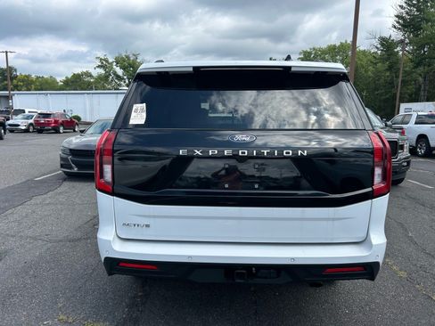 Certified 2025 Ford Expedition Active AWD/4WD image 6