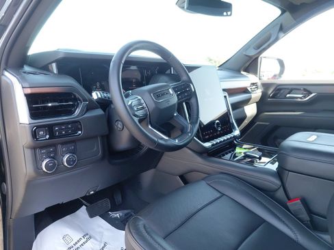 Used 2025 GMC Yukon Denali AWD/4WD image 21