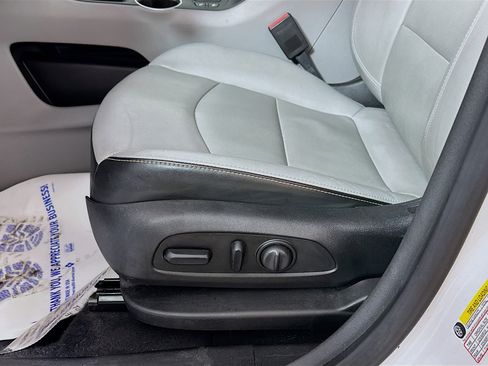 Used 2019 GMC Terrain SLT w/ Preferred Package image 17