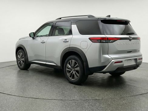 Used 2025 Nissan Pathfinder SV FWD image 6