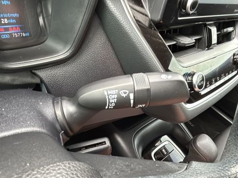 Used 2022 Toyota Corolla LE FWD image 22