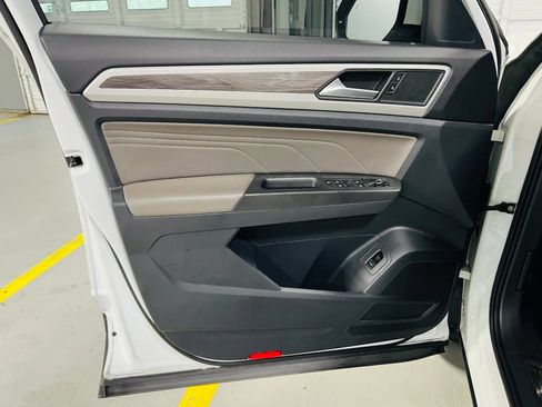 Used 2022 Volkswagen Atlas Cross Sport SE FWD image 25