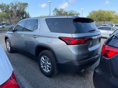 Used 2023 Chevrolet Traverse LS FWD image 4