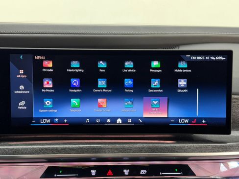 Used 2023 BMW i7 xDrive60 image 32