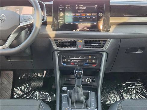 New 2026 Volkswagen Taos SE image 13