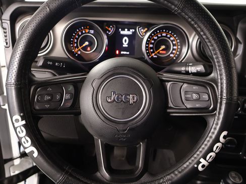 Used 2022 Jeep Wrangler Sport image 3