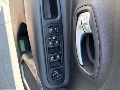 Used 2022 Jeep Renegade Latitude w/ Convenience Group AWD/4WD image 9