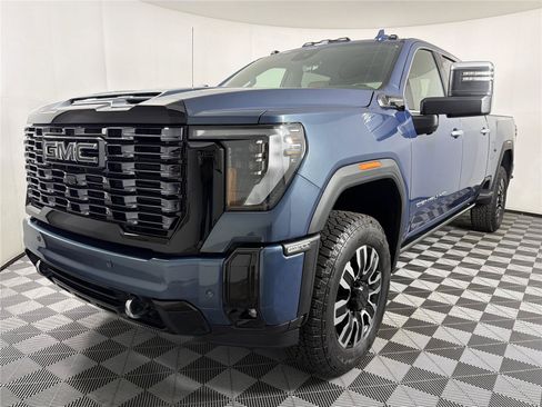 New 2026 GMC Sierra 2500 Denali Ultimate AWD/4WD image 3