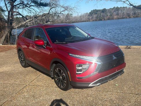 Used 2022 Mitsubishi Eclipse Cross SE image 2