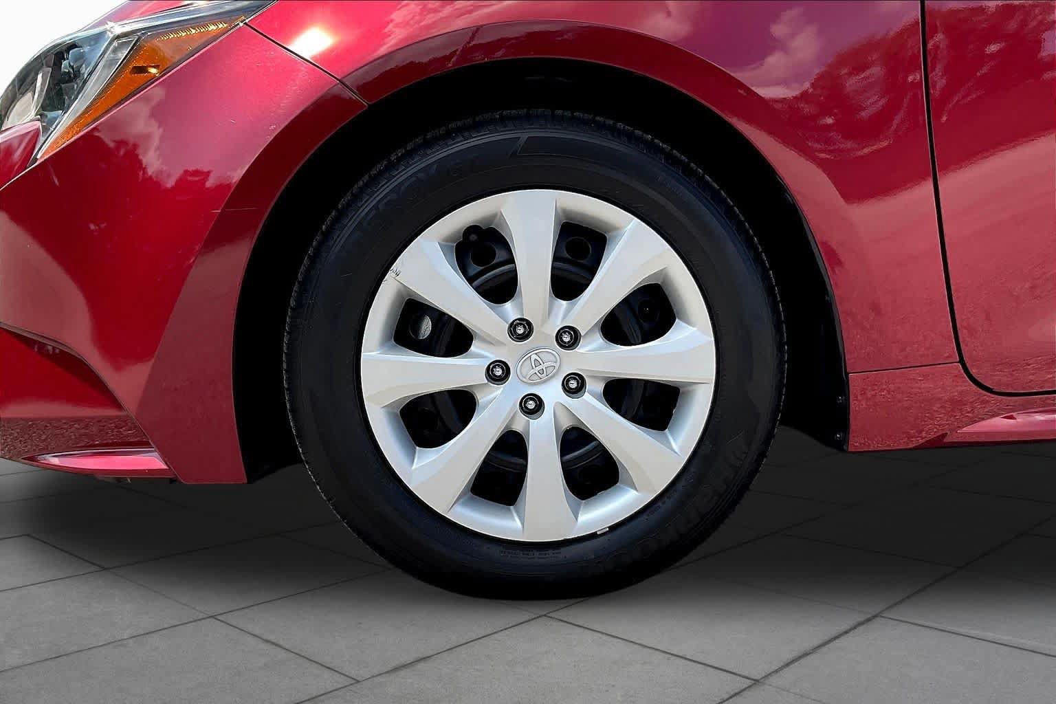 Used 2024 Toyota Corolla LE FWD image 11