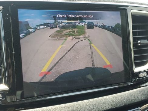 Used 2022 Chrysler Pacifica Touring-L FWD image 31
