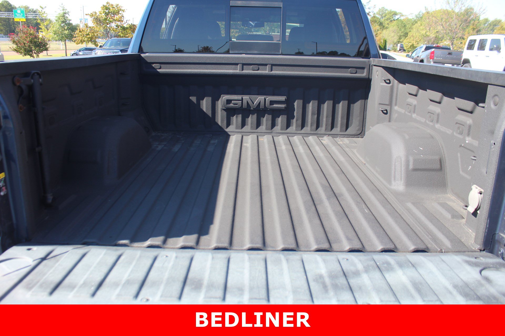 Used 2019 GMC Sierra 1500 SLT w/ SLT Premium Plus Package AWD/4WD image 8