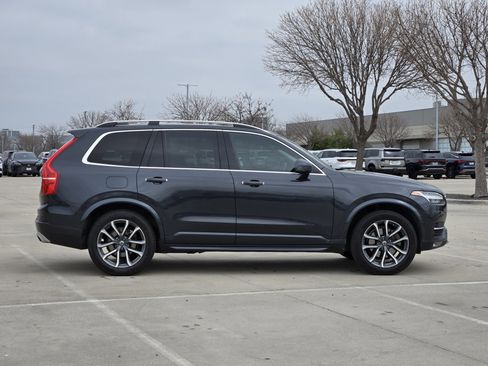 Used 2017 Volvo XC90 T6 Momentum w/ Vision Package image 3
