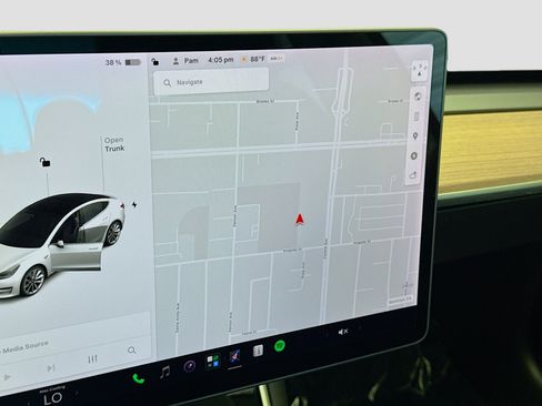 Used 2020 Tesla Model 3 Standard Range Plus RWD image 9
