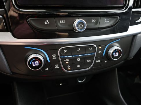 Used 2019 Chevrolet Traverse LT FWD image 26