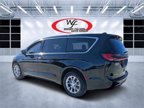 New 2026 Chrysler Pacifica Select AWD/4WD image 5
