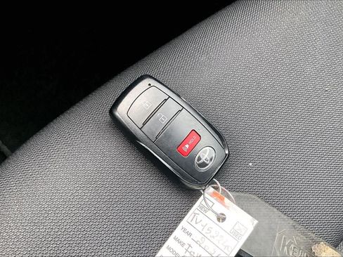 Used 2026 Toyota Corolla Cross LE w/ Moonroof Package image 15