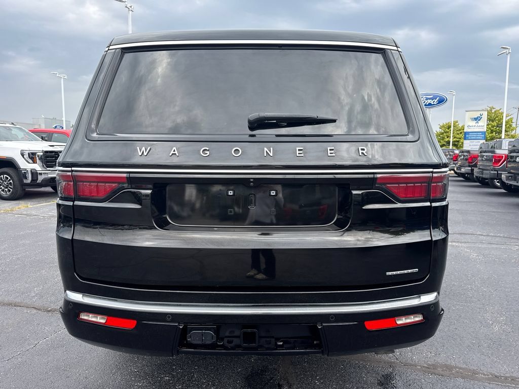Used 2024 Jeep Wagoneer L Series II w/ Flexible Seating Group AWD/4WD image 8