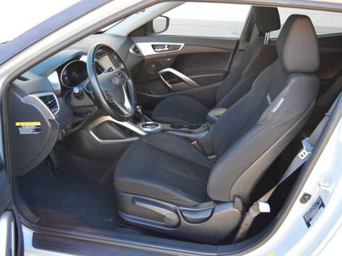 Used 2013 Hyundai Veloster RE:MIX Edition image 9