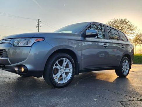 Used 2014 Mitsubishi Outlander SE FWD image 11