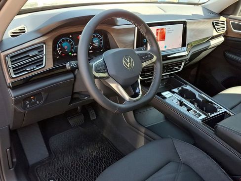 Certified 2024 Volkswagen Atlas SE image 25