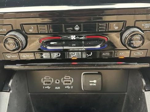 Used 2023 Jeep Grand Cherokee Limited AWD/4WD image 32