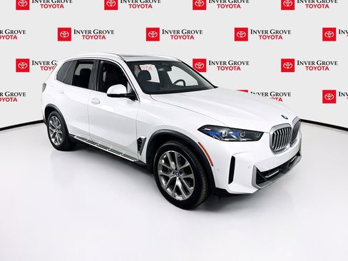 Used 2024 BMW X5 xDrive40i w/ Premium Package AWD/4WD image 3