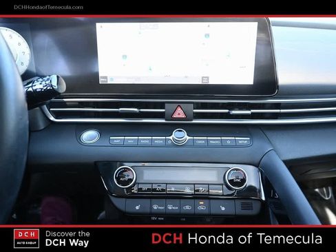 Used 2022 Hyundai Elantra Limited image 12