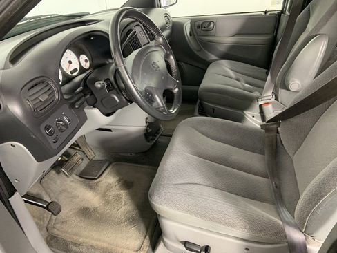 Used 2004 Dodge Grand Caravan SXT image 11