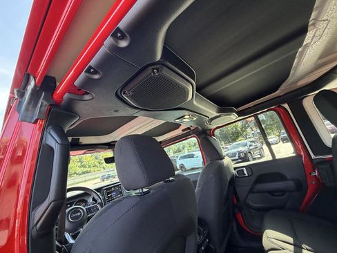 Used 2022 Jeep Wrangler Unlimited Sahara AWD/4WD image 30