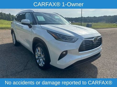 Used 2023 Toyota Highlander Limited FWD image 2