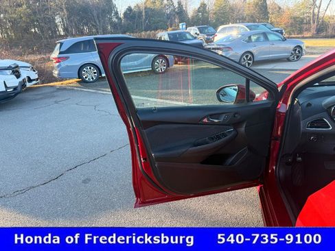 Used 2017 Chevrolet Cruze LT w/ Convenience Package image 16