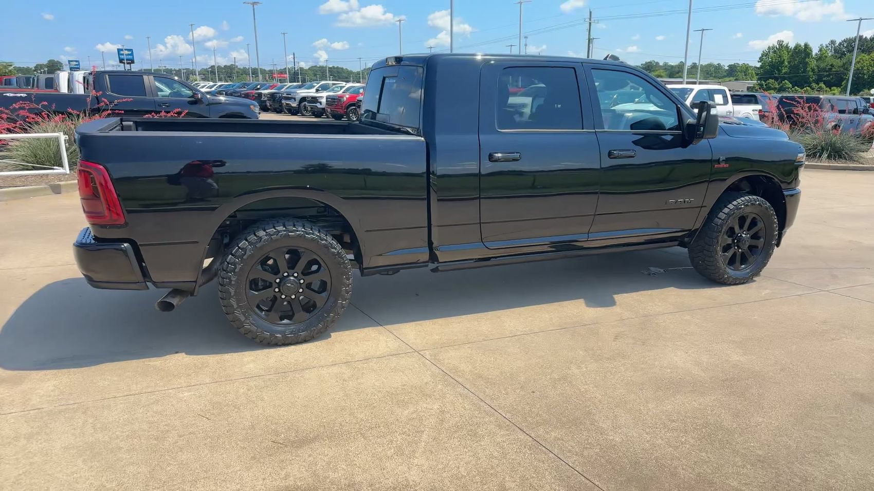 Used 2025 RAM 2500 Laramie AWD/4WD image 7
