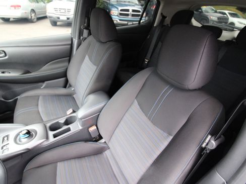 Used 2023 Nissan Leaf S image 12