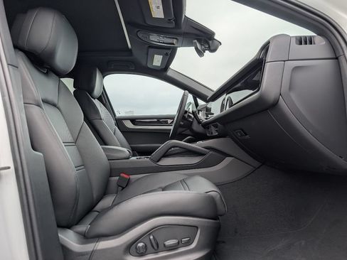 Certified 2026 Porsche Cayenne Coupe AWD/4WD image 17