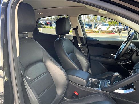Used 2020 Jaguar E-PACE SE image 7