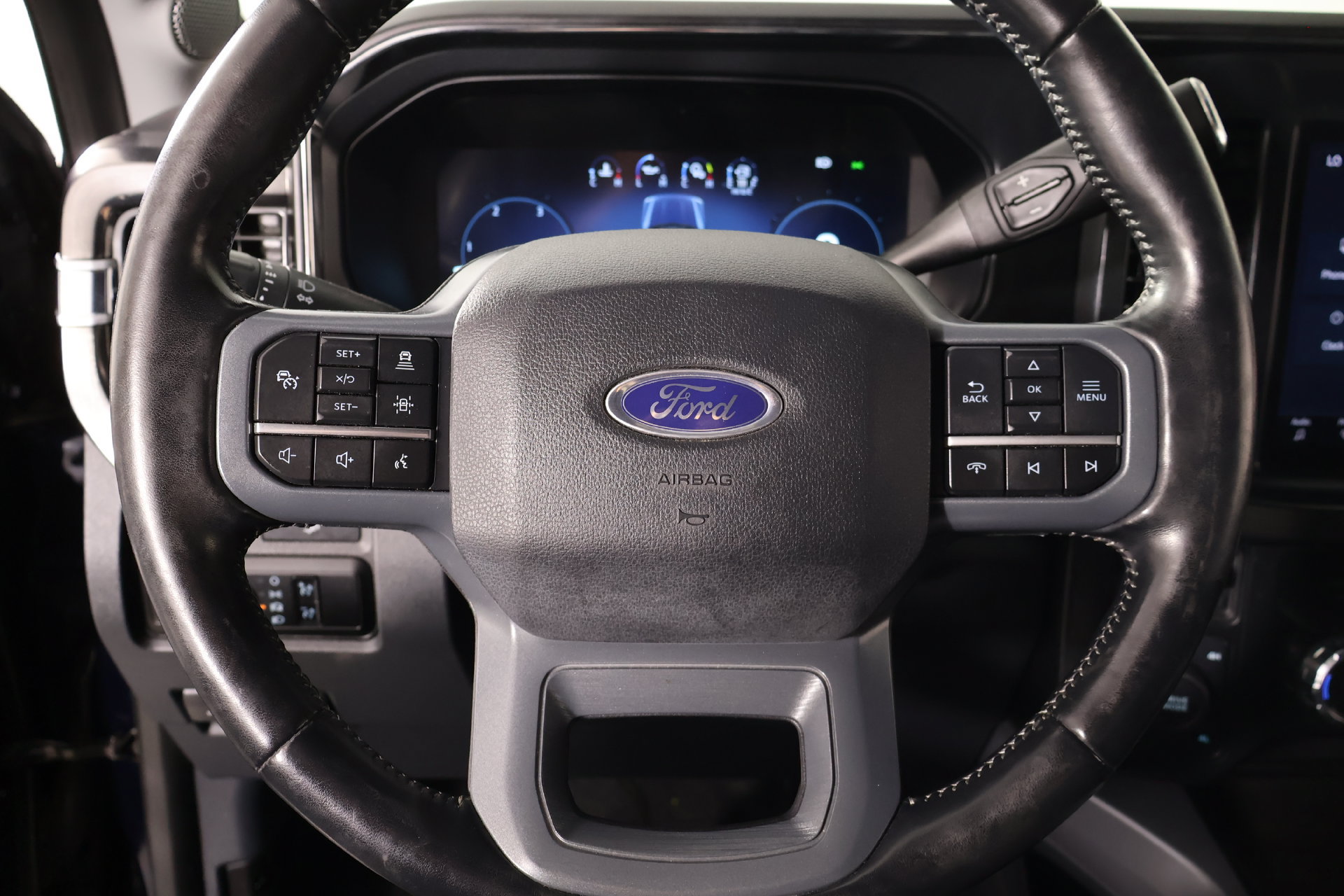 Used 2023 Ford F350 Lariat w/ Tow Technology Package AWD/4WD image 3