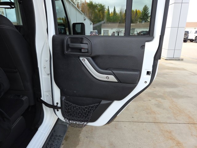 Used 2015 Jeep Wrangler Unlimited Sahara w/ Connectivity Group AWD/4WD image 48