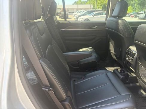 Used 2024 Jeep Grand Cherokee L Limited w/ Luxury Tech Group II AWD/4WD image 25