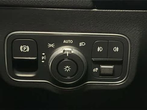 Used 2025 Mercedes-Benz GLA 250 4MATIC image 30