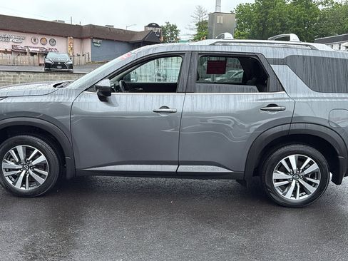 Certified 2024 Nissan Pathfinder SL image 4