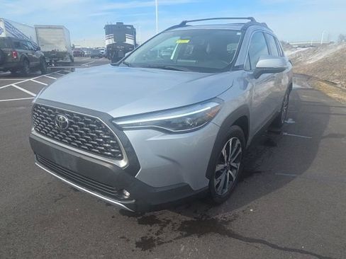 Used 2024 Toyota Corolla Cross XLE w/ Convenience Package image 2