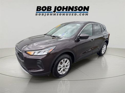 Used 2023 Ford Escape Active w/ Tech Pack #2 image 3