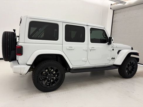 Used 2021 Jeep Wrangler Unlimited Sahara AWD/4WD image 22