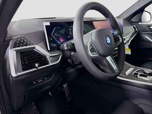 New 2026 BMW X5 xDrive50e w/ M Sport Package image 10