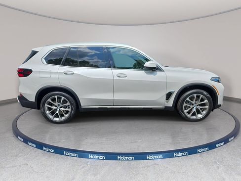 New 2026 BMW X5 xDrive40i w/ Premium Package AWD/4WD image 4