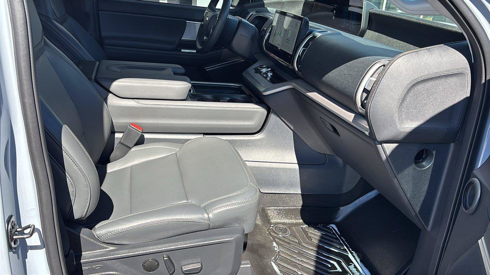 Used 2026 Ford Expedition Active RWD image 23