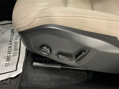 Certified 2026 Volvo XC60 B5 Plus AWD/4WD image 11