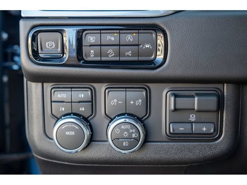 New 2026 GMC Yukon Elevation w/ Elevation Premium Package AWD/4WD image 30